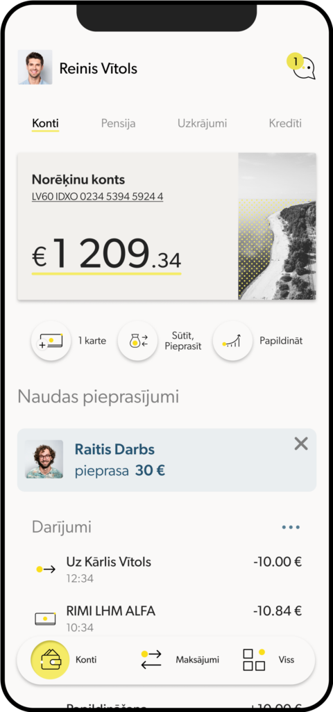 Viedtālrunis, kurā redzams INDEXO Bankas aplikācijas sākumekrāns ar pieprasījumu no Raita