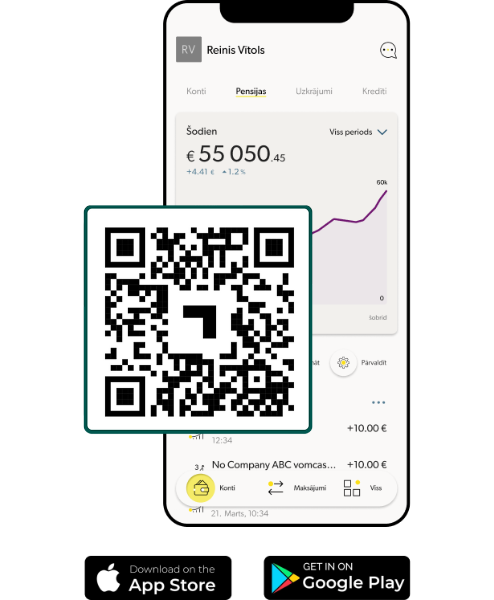 Viedtālrunis, kurā redzams ekrāns no INDEXO aplikācijas sadaļas "Penijas" ar pensiju 3. līmeņa grafiku. Priekšā QR kods, kuru skenējot, aizved uz Google vai App Store veikaliem. Zem viedtālruņa pogas uz Apple App Store un Google Play Store